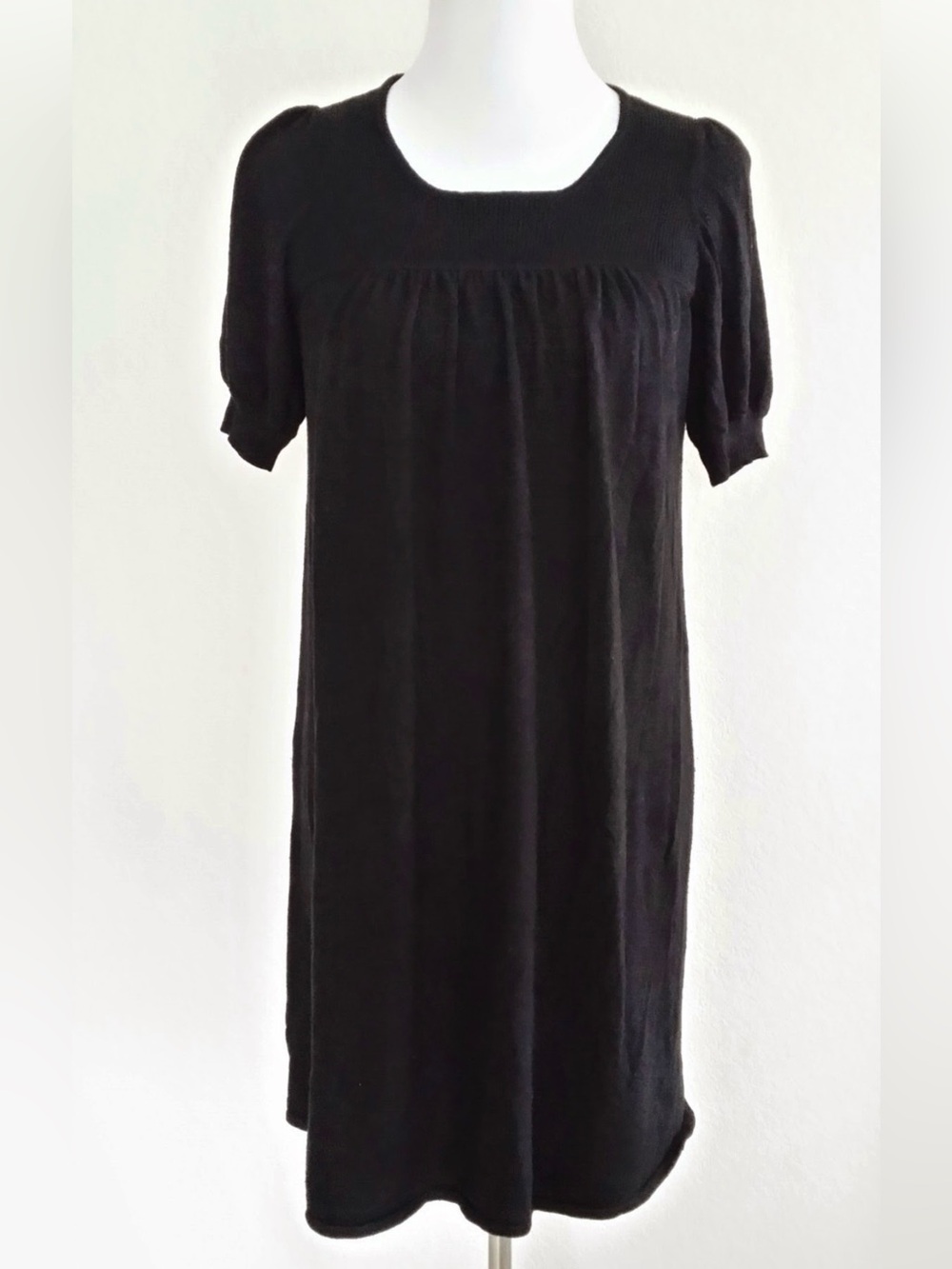 BCBG MAXAZRIA Classic Black Short-Sleeve Mini Dress with Scoop Neck Size S